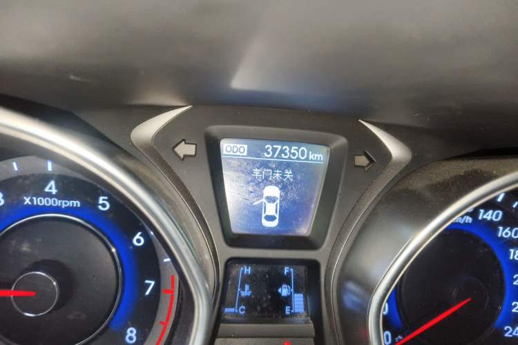 Used Hyundai Elantra (5th Generation / Langdong) 2012 1.6L Manual Leading Model Odometer Close Up