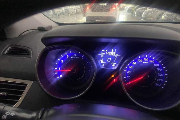 Used Hyundai Elantra (5th Generation / Langdong) 2012 1.6L Automatic Fashion Edition Odometer Close Up