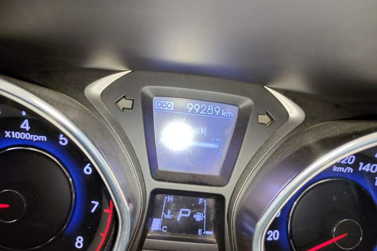 Used Hyundai Elantra (5th Generation / Langdong) 2012 1.6L Automatic Prestige Model Odometer Close Up