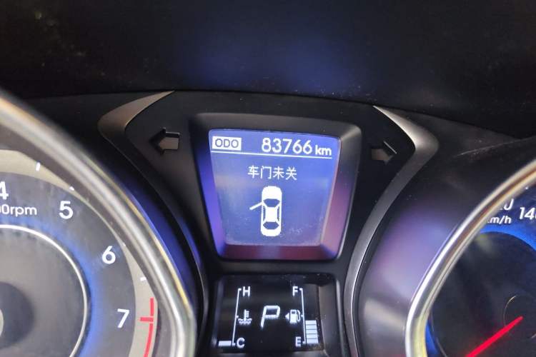 Used Hyundai Elantra (5th Generation / Langdong) 2012 1.6L Automatic Prestige Model Odometer Close Up