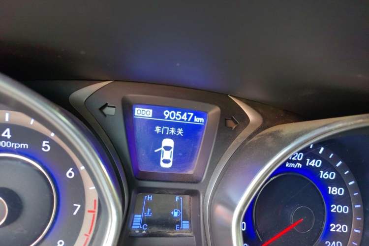 Used Hyundai Elantra (5th Generation / Langdong) 2012 1.6L Manual Leading Model Odometer Close Up