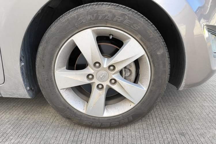 Used Hyundai Elantra (5th Generation / Langdong) 2012 1.6L Manual Leading Model Right Front Wheel Hub