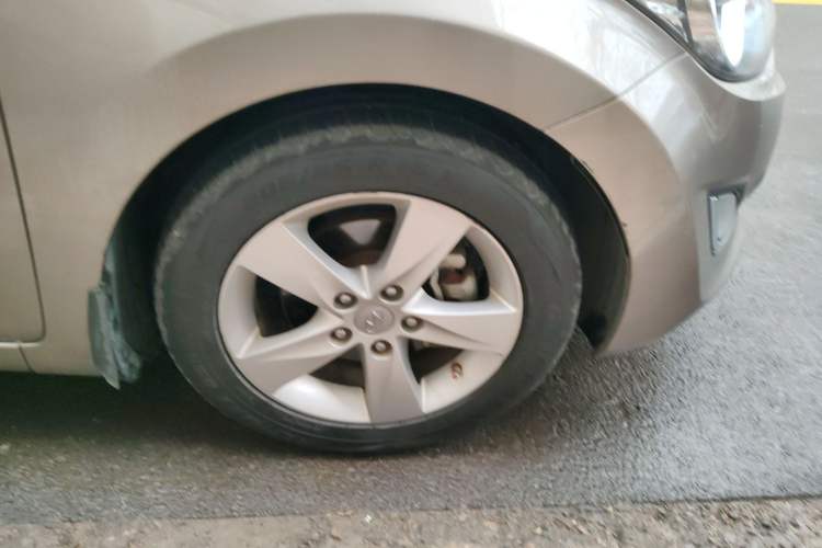 Used Hyundai Elantra (5th Generation / Langdong) 2012 1.6L Manual Leading Model Right Front Wheel Hub