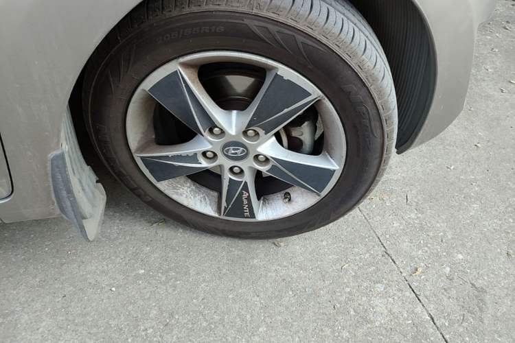 Used Hyundai Elantra (5th Generation / Langdong) 2012 1.6L Automatic Prestige Model Right Front Wheel Hub
