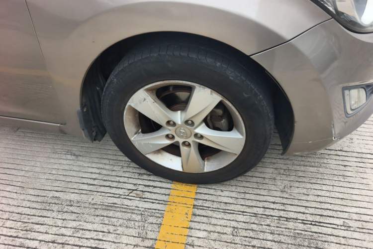 Used Hyundai Elantra (5th Generation / Langdong) 2012 1.6L Automatic Leading Model Right Front Wheel Hub