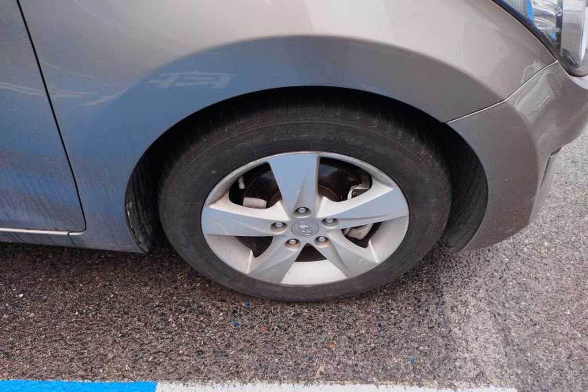 Used Hyundai Elantra (5th Generation / Langdong) 2012 1.6L Manual Leading Model Right Front Wheel Hub