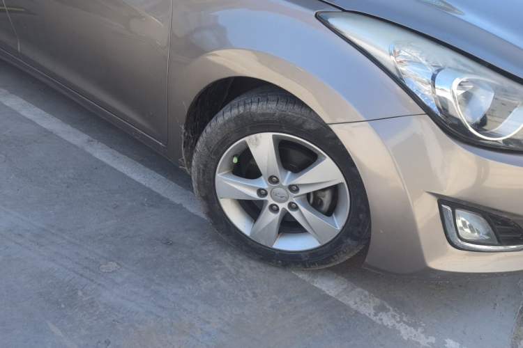 Used Hyundai Elantra (5th Generation / Langdong) 2012 1.6L Manual Leading Model Right Front Wheel Hub