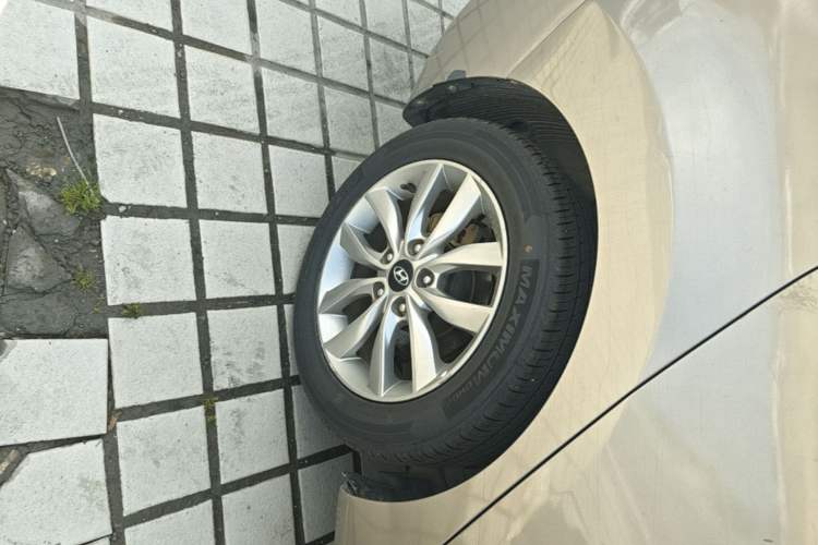 Used Hyundai Elantra (5th Generation / Langdong) 2012 1.6L Automatic Fashion Edition Right Rear Wheel Hub