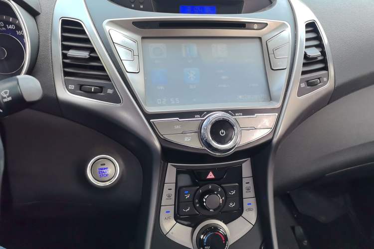 Used Hyundai Elantra (5th Generation / Langdong) 2012 1.6L Manual Leading Model Audio And AC Panel