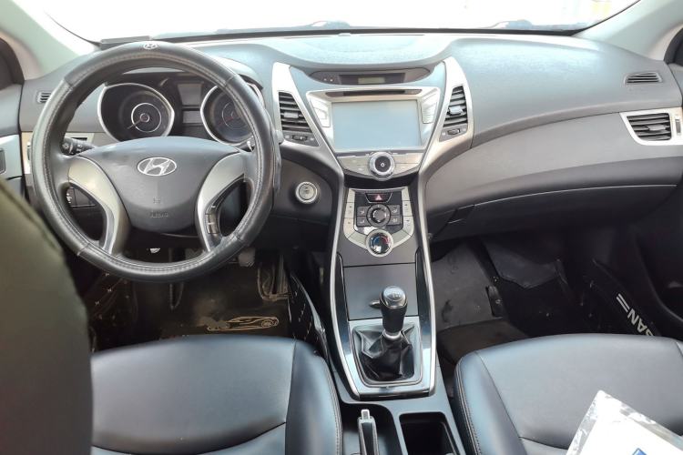 Used Hyundai Elantra (5th Generation / Langdong) 2012 1.6L Manual Leading Model Center Console