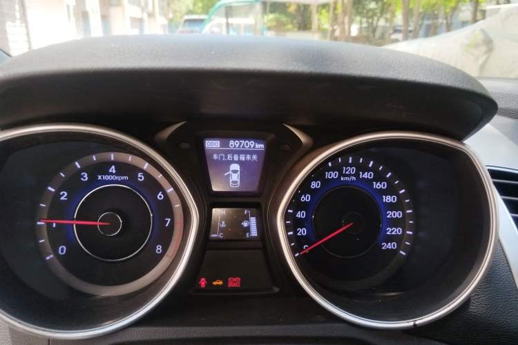 Used Hyundai Elantra (5th Generation / Langdong) 2012 1.6L Manual Leading Model Odometer Close Up