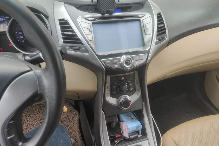 Used Hyundai Elantra (5th Generation / Langdong) 2012 1.6L Automatic Fashion Edition Audio And AC Panel