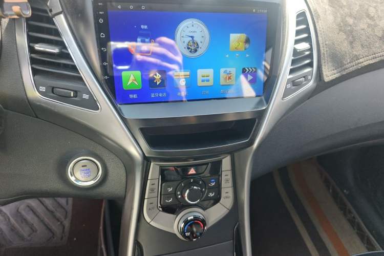 Used Hyundai Elantra (5th Generation / Langdong) 2012 1.6L Manual Leading Model Audio And AC Panel