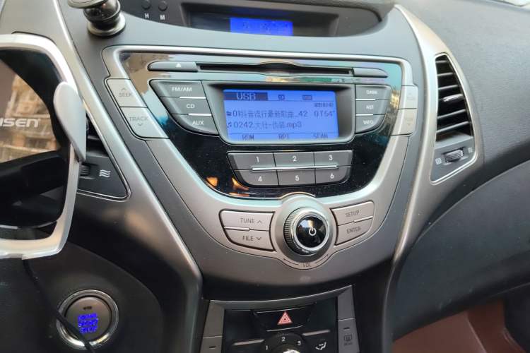 Used Hyundai Elantra (5th Generation / Langdong) 2012 1.6L Manual Leading Model Audio And AC Panel
