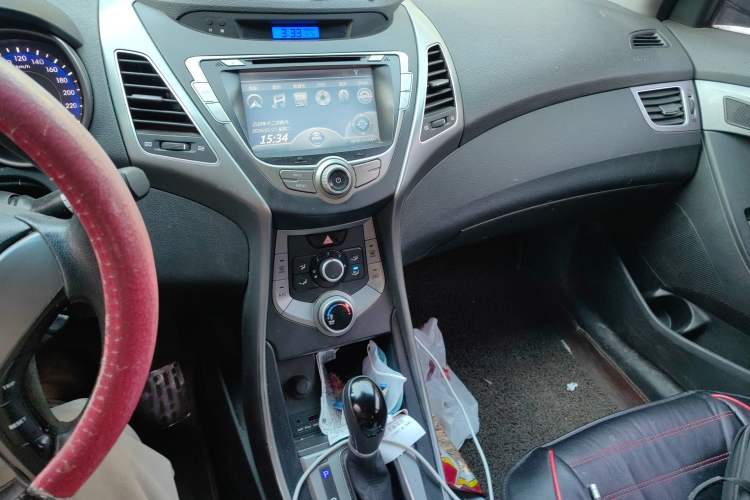 Used Hyundai Elantra (5th Generation / Langdong) 2012 1.6L Automatic Fashion Edition Audio And AC Panel