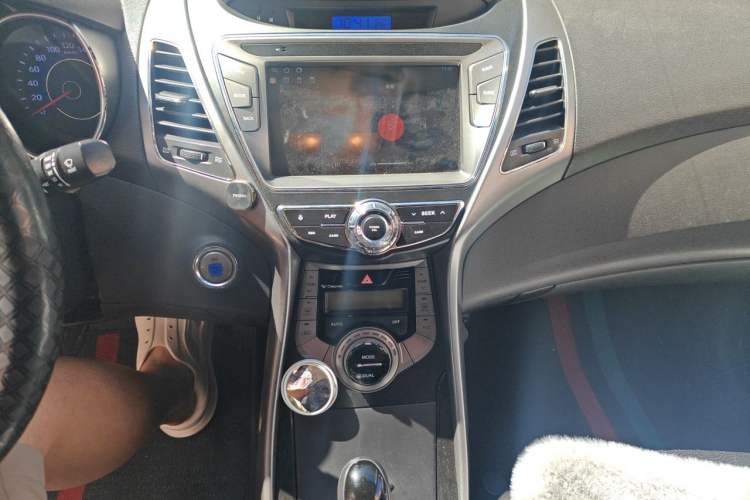 Used Hyundai Elantra (5th Generation / Langdong) 2012 1.6L Automatic Prestige Model Audio And AC Panel