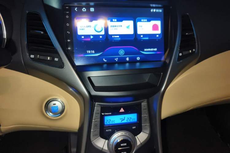 Used Hyundai Elantra (5th Generation / Langdong) 2012 1.6L Automatic Prestige Model Audio And AC Panel