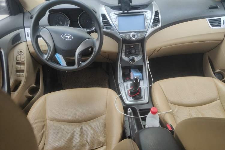 Used Hyundai Elantra (5th Generation / Langdong) 2012 1.6L Automatic Fashion Edition Center Console