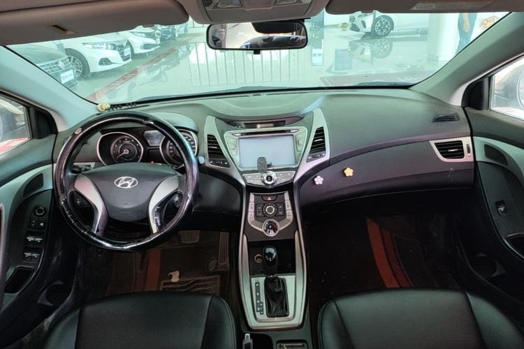 Used Hyundai Elantra (5th Generation / Langdong) 2012 1.6L Automatic Fashion Edition Center Console