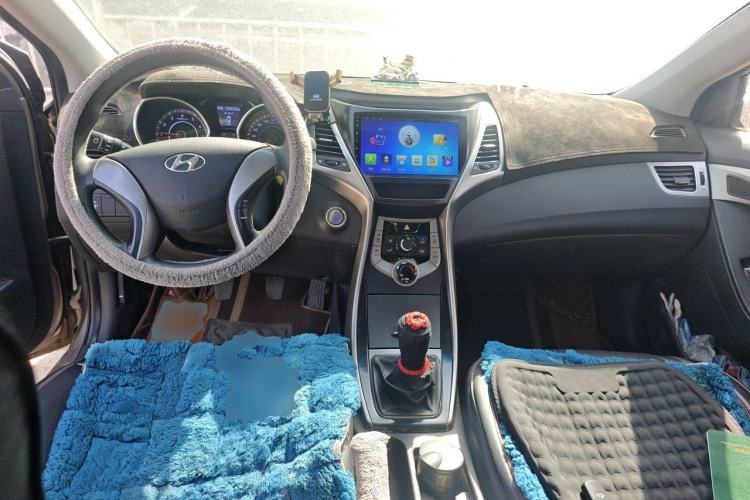 Used Hyundai Elantra (5th Generation / Langdong) 2012 1.6L Manual Leading Model Center Console