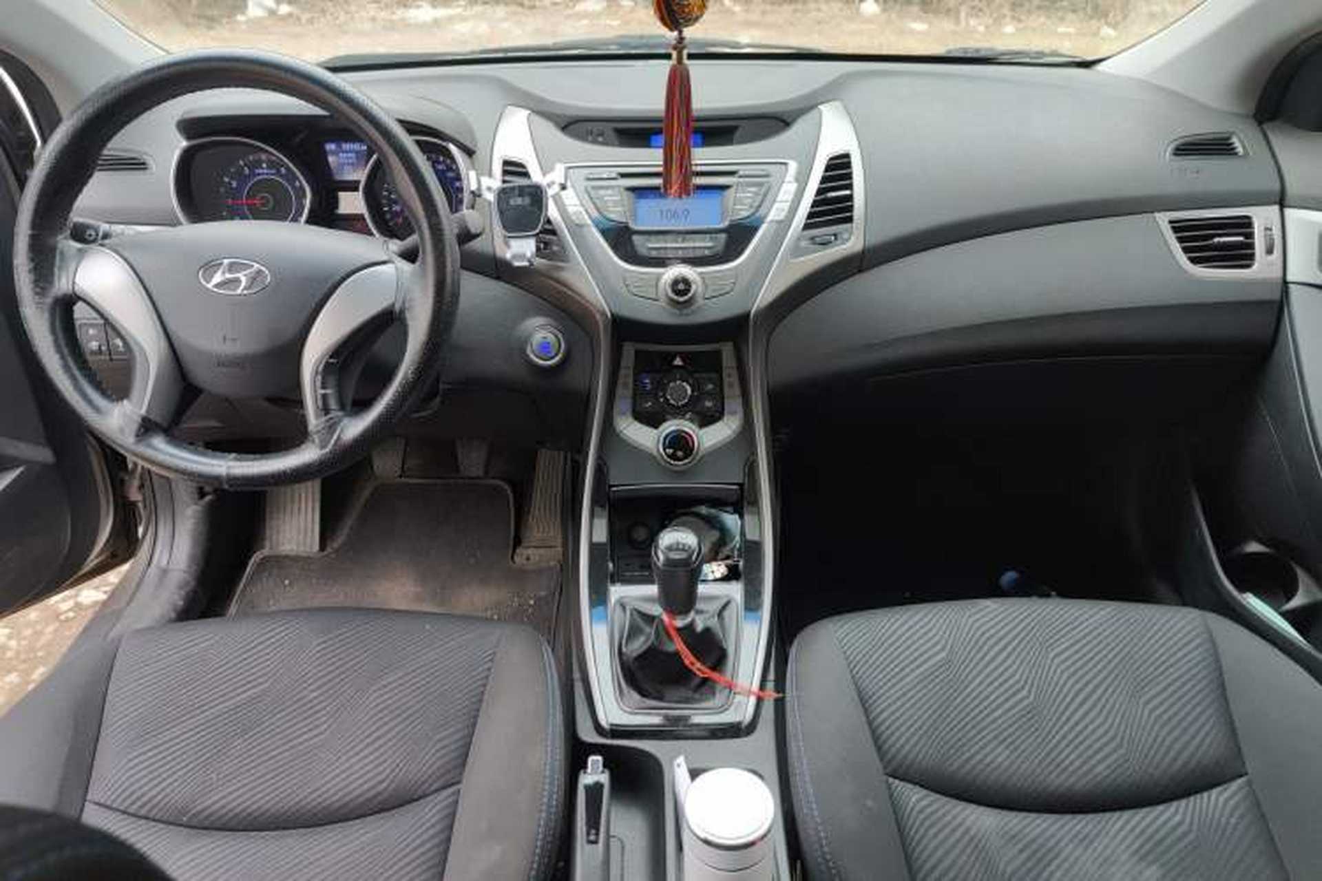 Used Hyundai Elantra (5th Generation / Langdong) 2012 1.6L Manual Leading Model Center Console