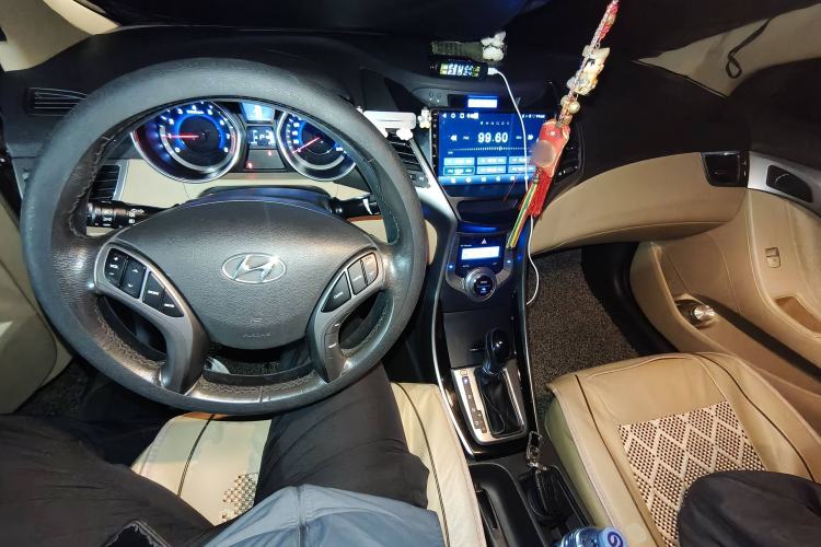 Used Hyundai Elantra (5th Generation / Langdong) 2012 1.6L Automatic Prestige Model Center Console