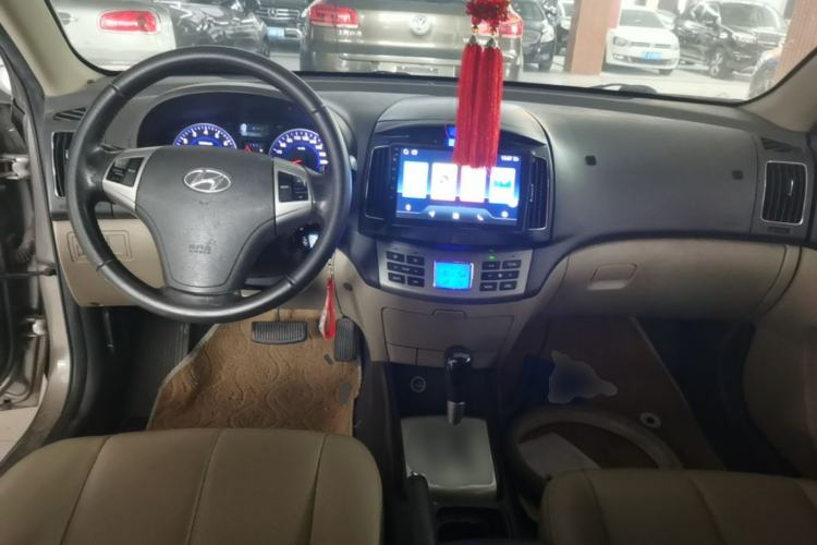 Used Hyundai Elantra (5th Generation / Langdong) 2012 1.6L Automatic Fashion Edition Center Console