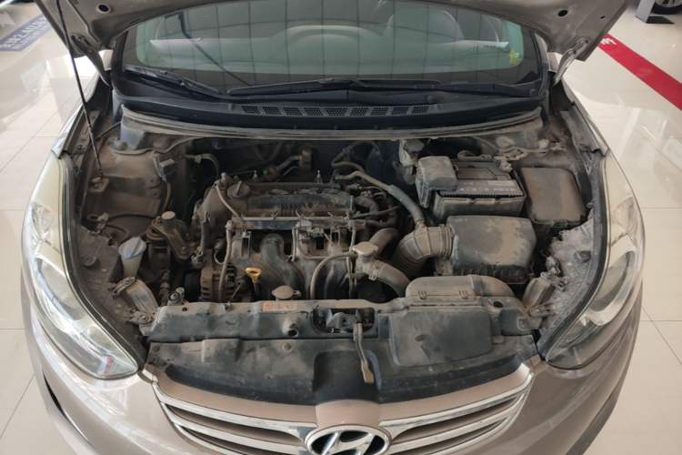 Used Hyundai Elantra (5th Generation / Langdong) 2012 1.6L Automatic Fashion Edition Engine Bay