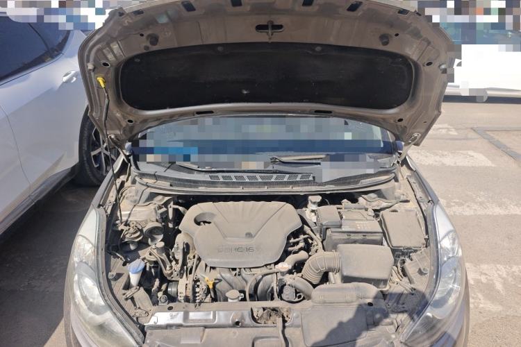 Used Hyundai Elantra (5th Generation / Langdong) 2012 1.6L Manual Leading Model Engine Bay