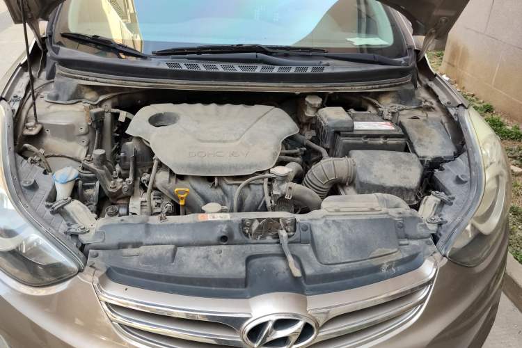 Used Hyundai Elantra (5th Generation / Langdong) 2012 1.6L Manual Leading Model Engine Bay