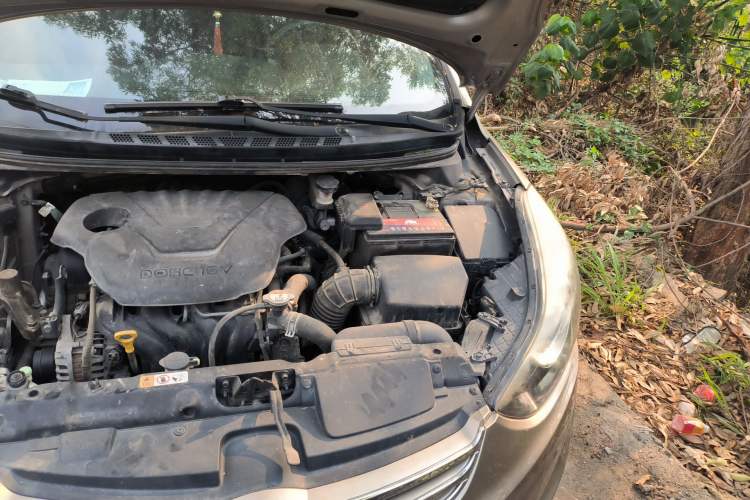 Used Hyundai Elantra (5th Generation / Langdong) 2012 1.6L Automatic Fashion Edition Engine Bay Left