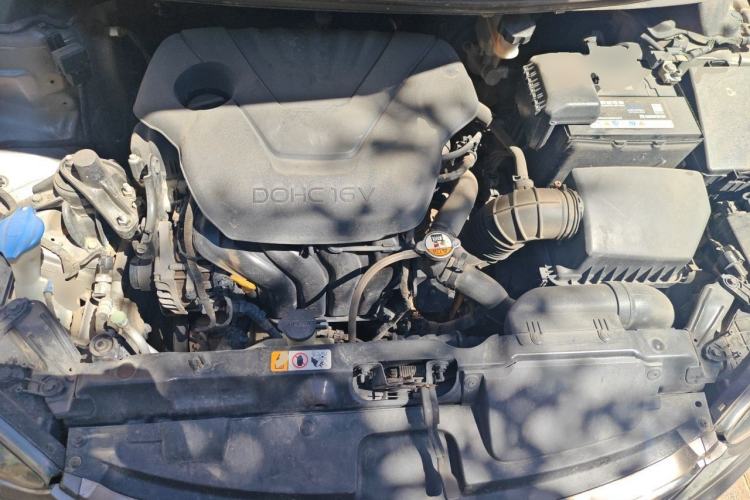 Used Hyundai Elantra (5th Generation / Langdong) 2012 1.6L Automatic Prestige Model Engine Bay