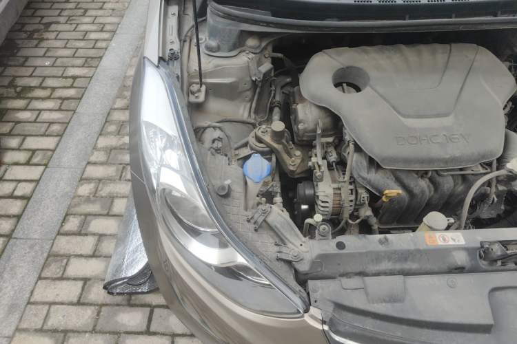 Used Hyundai Elantra (5th Generation / Langdong) 2012 1.6L Automatic Fashion Edition Engine Bay Right