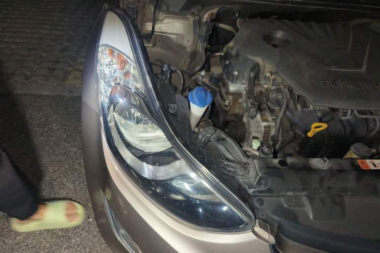 Used Hyundai Elantra (5th Generation / Langdong) 2012 1.6L Automatic Prestige Model Engine Bay Right