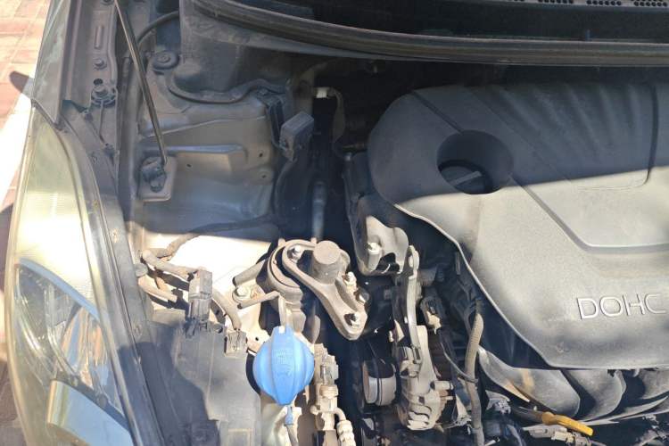 Used Hyundai Elantra (5th Generation / Langdong) 2012 1.6L Automatic Prestige Model Engine Bay Right