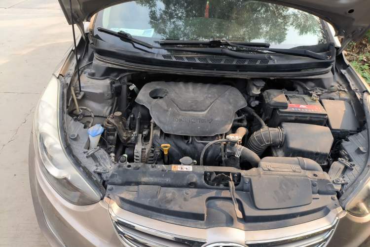 Used Hyundai Elantra (5th Generation / Langdong) 2012 1.6L Automatic Fashion Edition Engine Bay Right