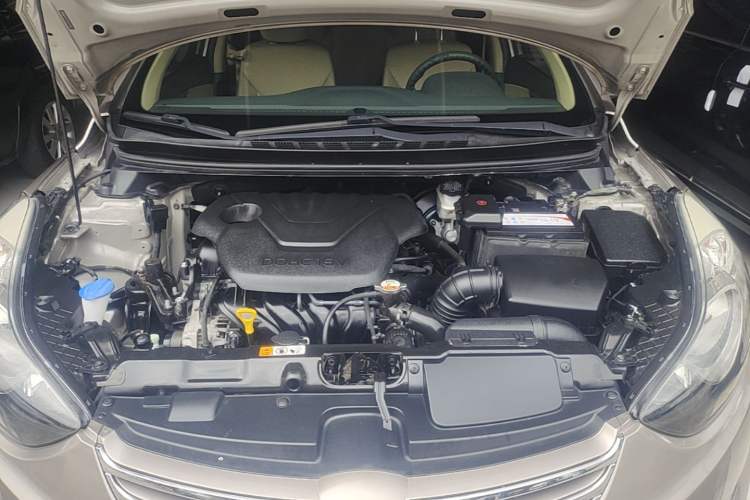 Used Hyundai Elantra (5th Generation / Langdong) 2012 1.6L Automatic Fashion Edition Engine Bay