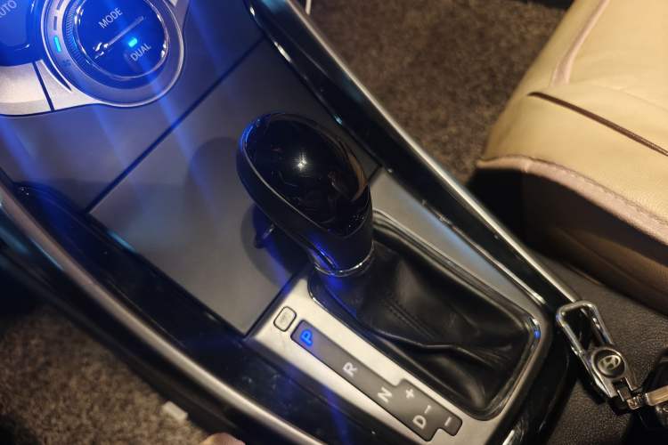 Used Hyundai Elantra (5th Generation / Langdong) 2012 1.6L Automatic Prestige Model Gear Lever