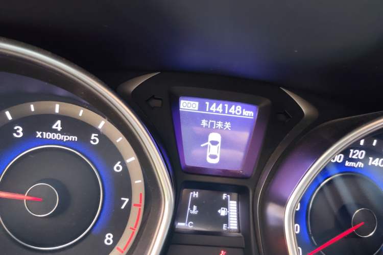 Used Hyundai Elantra (5th Generation / Langdong) 2012 1.6L Manual Leading Model Odometer Close Up
