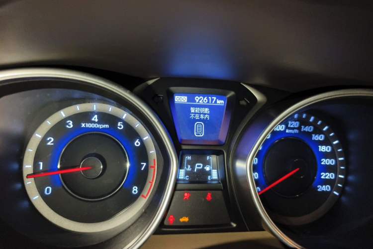 Used Hyundai Elantra (5th Generation / Langdong) 2012 1.6L Automatic Prestige Model Odometer Close Up