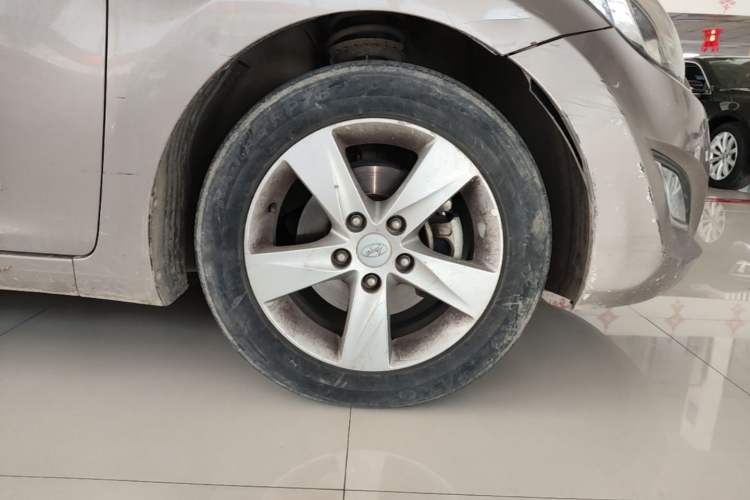 Used Hyundai Elantra (5th Generation / Langdong) 2012 1.6L Automatic Fashion Edition Right Front Wheel Hub