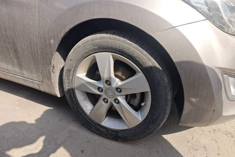 Used Hyundai Elantra (5th Generation / Langdong) 2012 1.6L Manual Leading Model Right Front Wheel Hub