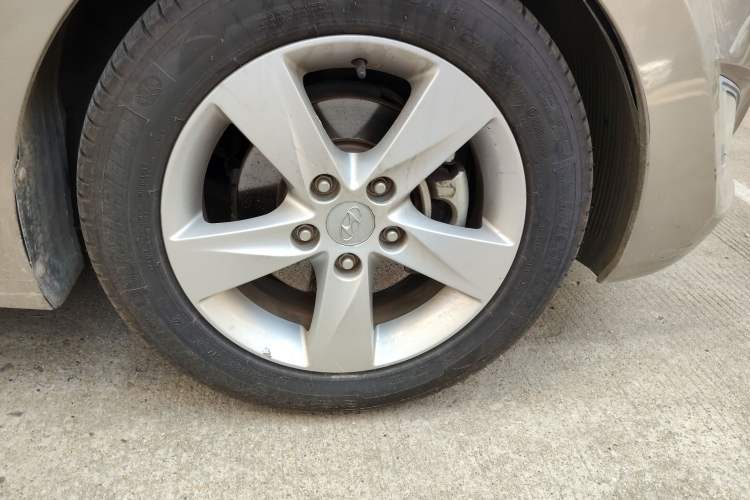 Used Hyundai Elantra (5th Generation / Langdong) 2012 1.6L Manual Leading Model Right Front Wheel Hub