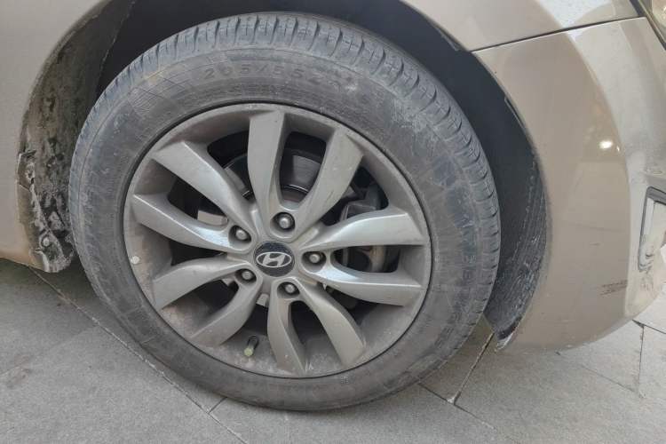 Used Hyundai Elantra (5th Generation / Langdong) 2012 1.6L Automatic Fashion Edition Right Front Wheel Hub