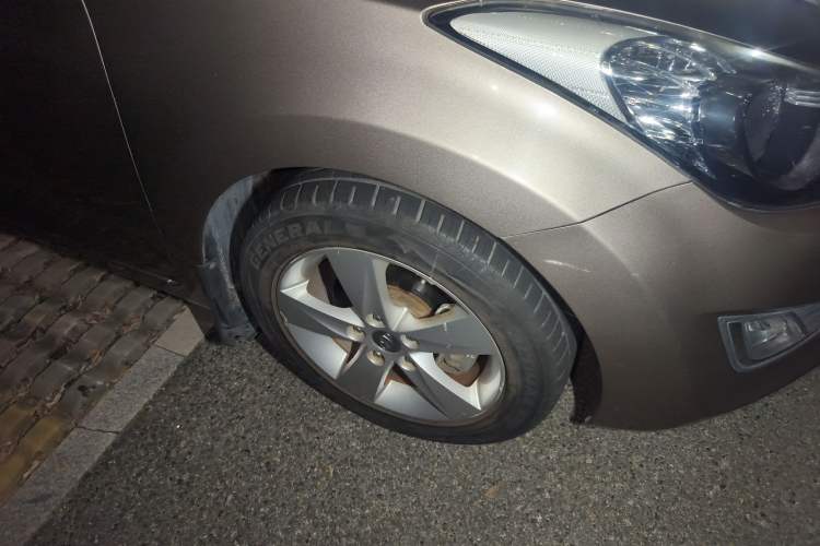 Used Hyundai Elantra (5th Generation / Langdong) 2012 1.6L Automatic Prestige Model Right Front Wheel Hub