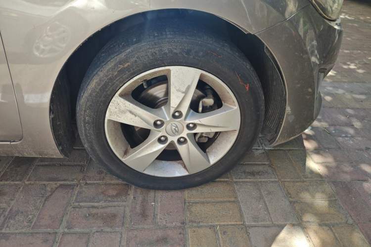 Used Hyundai Elantra (5th Generation / Langdong) 2012 1.6L Automatic Prestige Model Right Front Wheel Hub