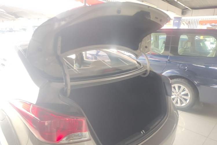 Used Hyundai Elantra (5th Generation / Langdong) 2012 1.6L Automatic Fashion Edition Trunk
