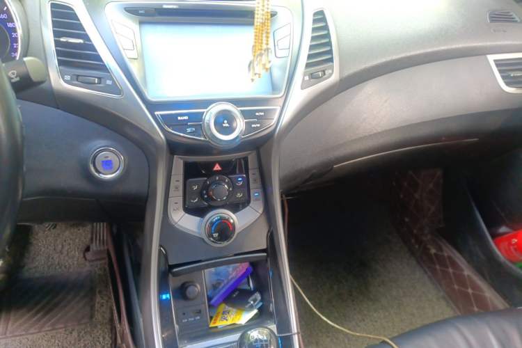 Used Hyundai Elantra (5th Generation / Langdong) 2012 1.6L Manual Leading Model Audio And AC Panel