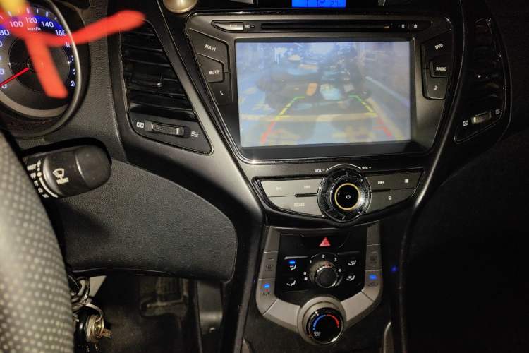 Used Hyundai Elantra (5th Generation / Langdong) 2012 1.6L Automatic Fashion Edition Audio And AC Panel