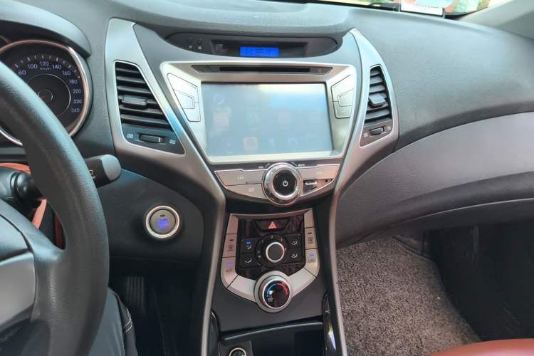 Used Hyundai Elantra (5th Generation / Langdong) 2012 1.6L Manual Leading Model Audio And AC Panel